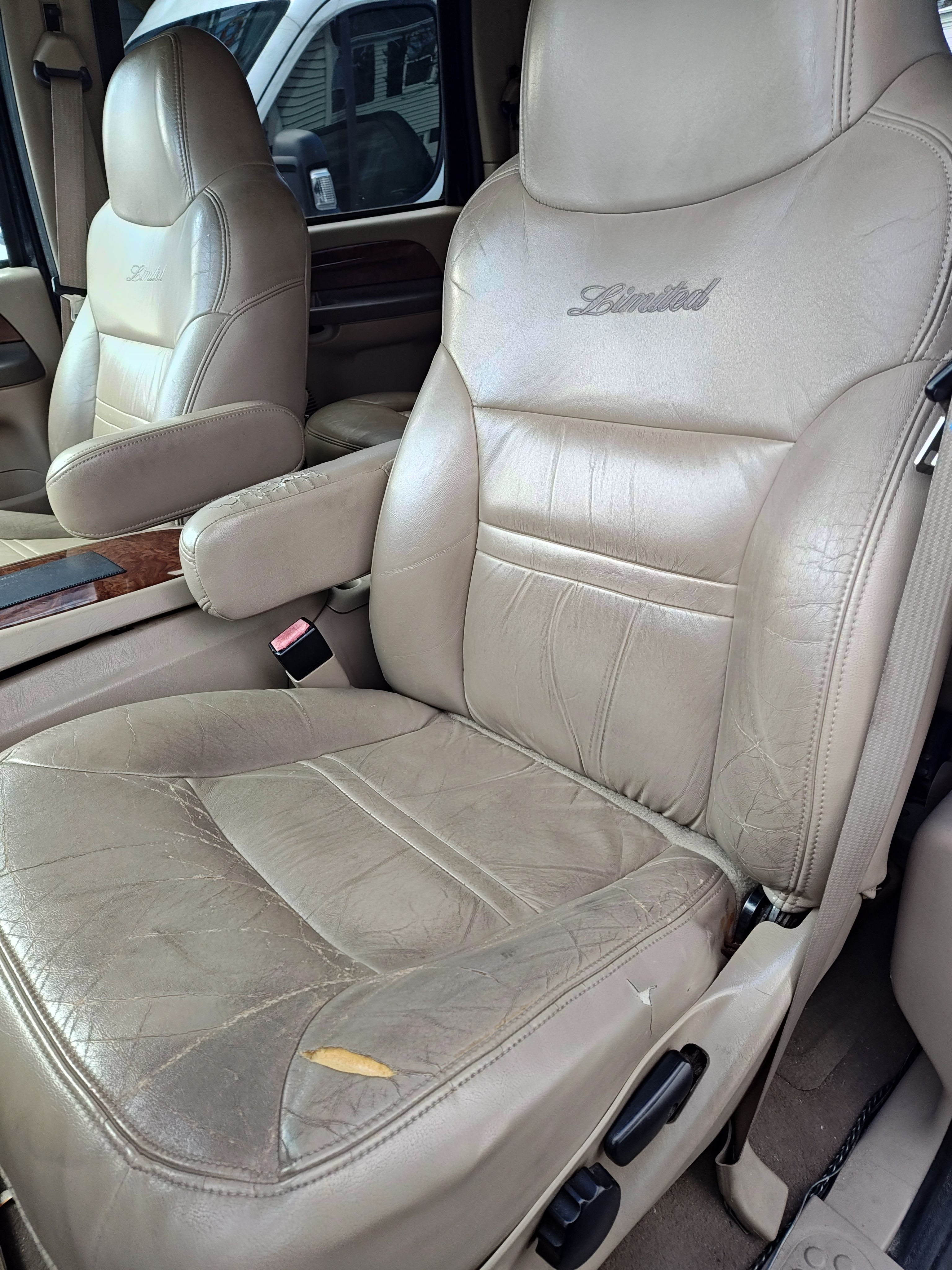 Used 2001 Ford Excursion Limited AWD/4WD image 23