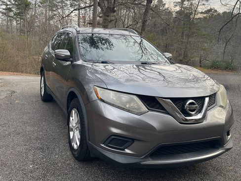 Used 2015 Nissan Rogue SV image 4
