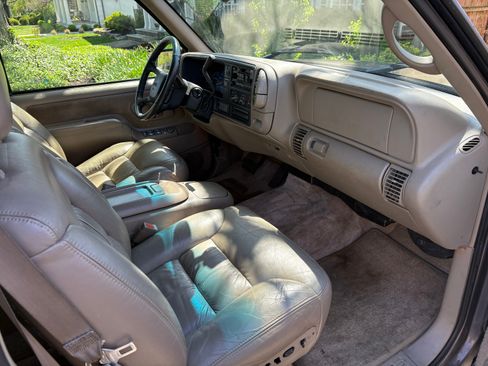Used 1998 GMC Suburban 4WD w/ Marketing Opt Pkg 3 image 5