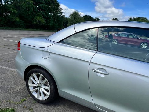 Used 2012 Volkswagen Eos Komfort FWD image 8