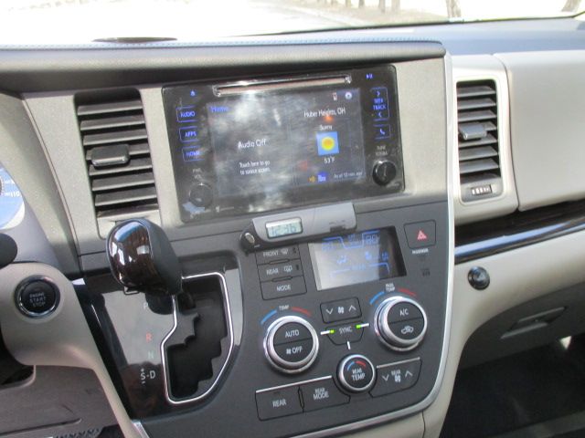Used 2015 Toyota Sienna XLE FWD image 18