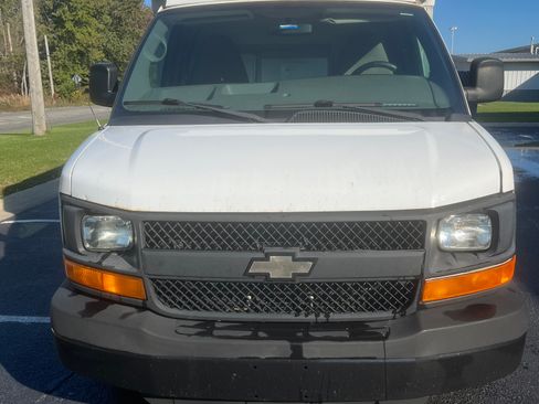 Used 2014 Chevrolet Express 3500 image 9