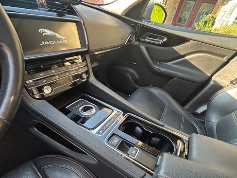 Used 2019 Jaguar F-PACE Prestige AWD/4WD image 15