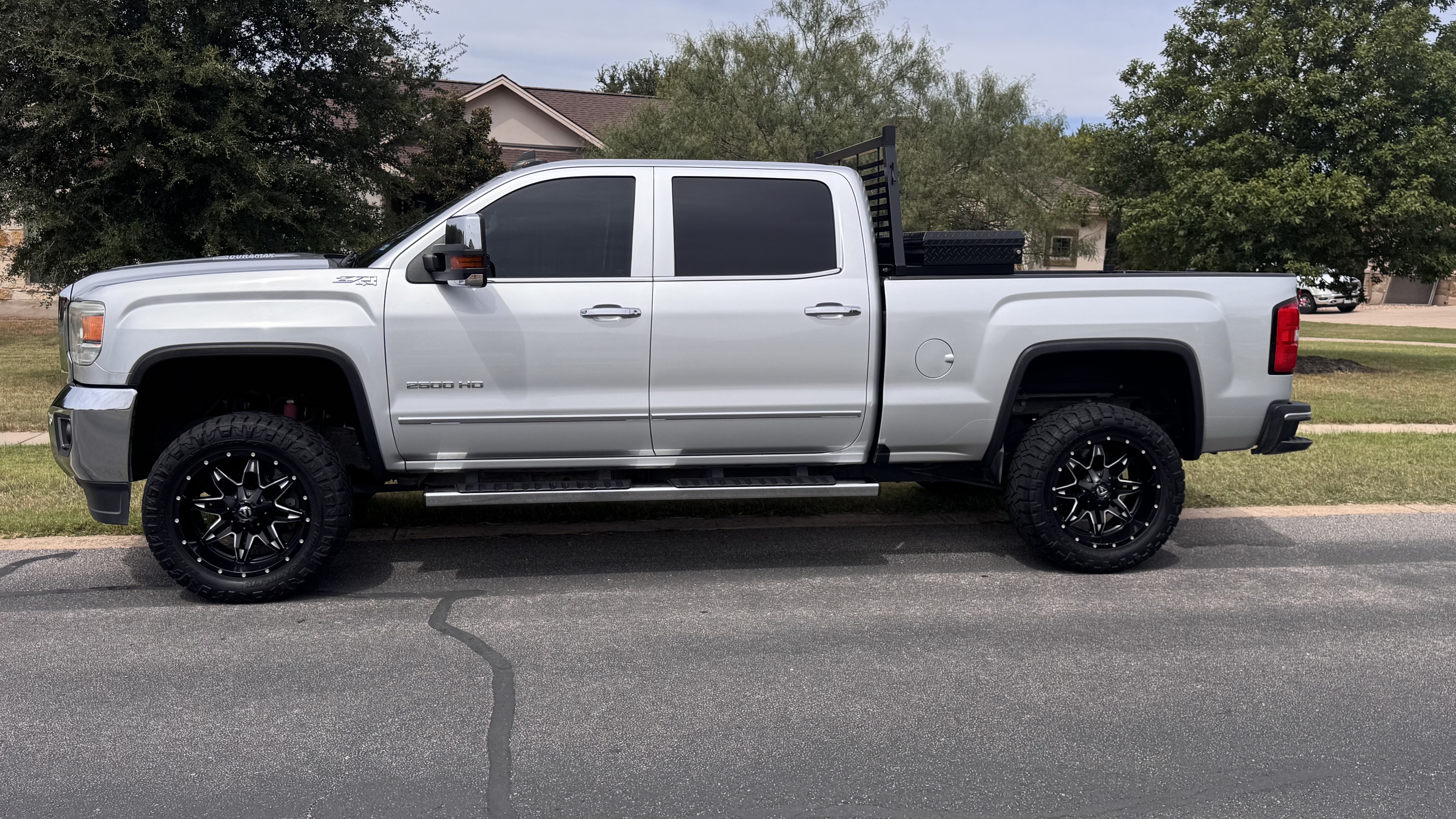 Used 2016 GMC Sierra 2500 SLT w/ Duramax Plus Package AWD/4WD image 6