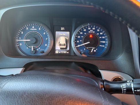 Used 2015 Toyota Sienna XLE w/ XLE Navigation Package FWD image 6
