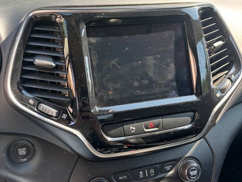 Used 2020 Jeep Cherokee Limited image 4