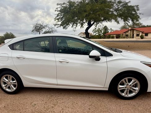 Used 2018 Chevrolet Cruze LT image 4