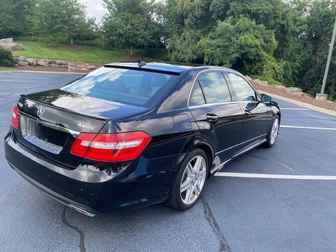 Used 2010 Mercedes-Benz E 550 4MATIC Sedan image 9
