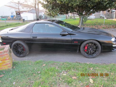 Used 2000 Chevrolet Camaro Z28 w/ SS Performance/Appearance Pkg image 10