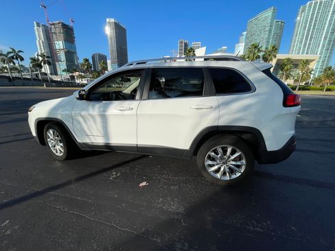 Used 2015 Jeep Cherokee Limited w/ Luxury Group image 4