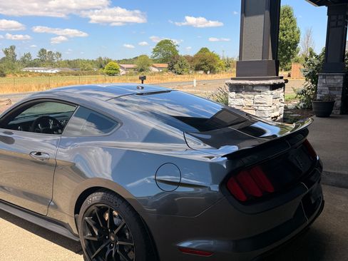 Used 2018 Ford Mustang Shelby GT350 w/ Electronics Package RWD image 4