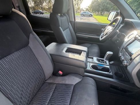 Used 2017 Toyota Tundra SR5 w/ SR5 Upgrade Package image 11