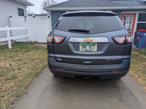 Used 2014 Chevrolet Traverse LS image 1