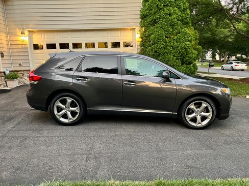 Used 2009 Toyota Venza FWD image 4