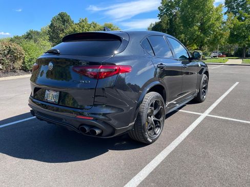 Used 2020 Alfa Romeo Stelvio Quadrifoglio image 10