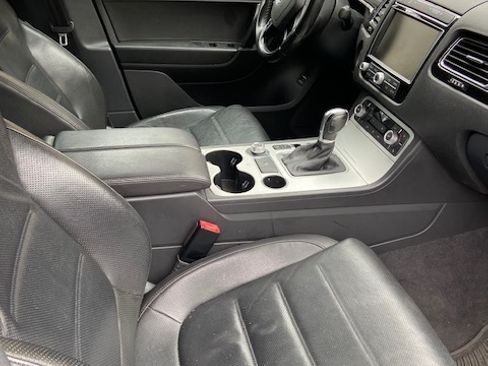 Used 2017 Volkswagen Touareg Wolfsburg Edition image 6