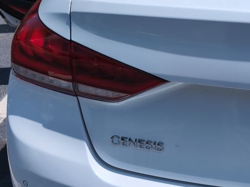 Used 2015 Hyundai Genesis 5.0 image 16