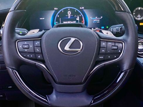 Used 2024 Lexus LS 500 AWD w/ Luxury Package image 18