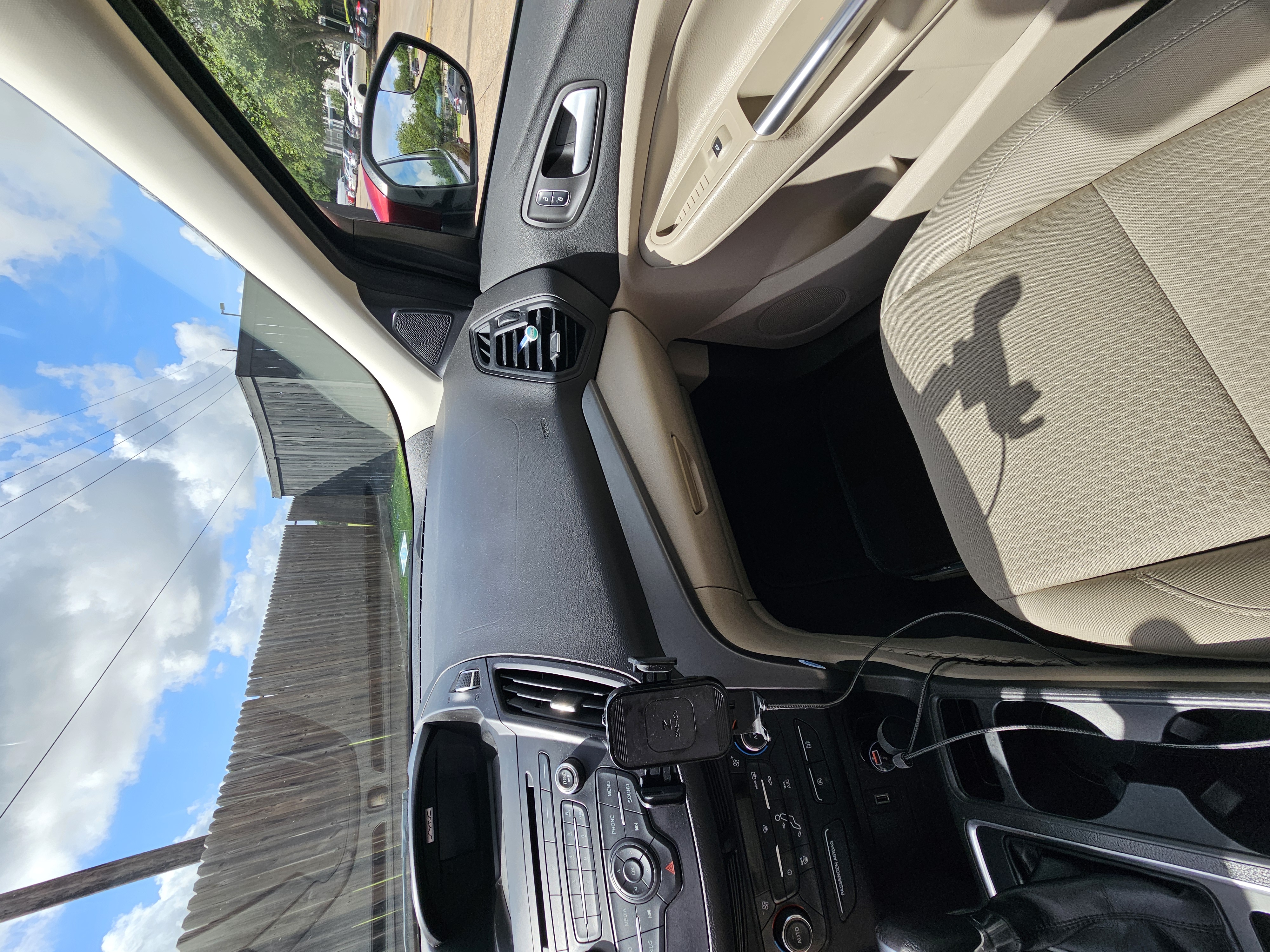 Used 2017 Ford Escape SE FWD image 9