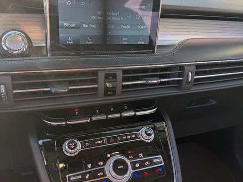 Used 2021 Lincoln Corsair AWD w/ Premium Package image 12