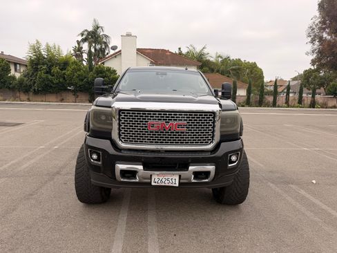 Used 2015 GMC Sierra 2500 Denali w/ Duramax Plus Package AWD/4WD image 10