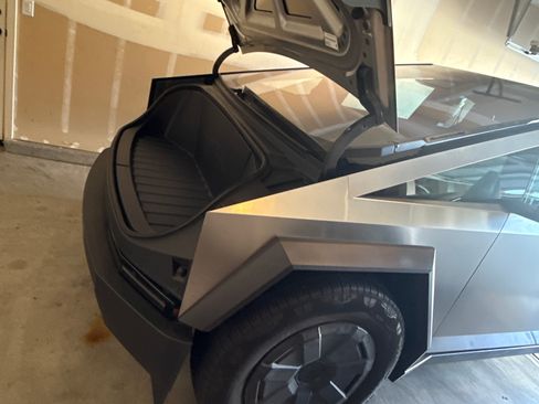 Used 2025 Tesla Cybertruck AWD Crew Cab image 13