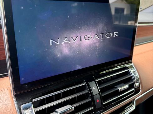 Used 2022 Lincoln Navigator L Reserve RWD image 8