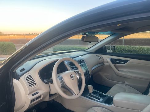 Used 2015 Nissan Altima 2.5 S w/ Special Edition Package FWD image 6