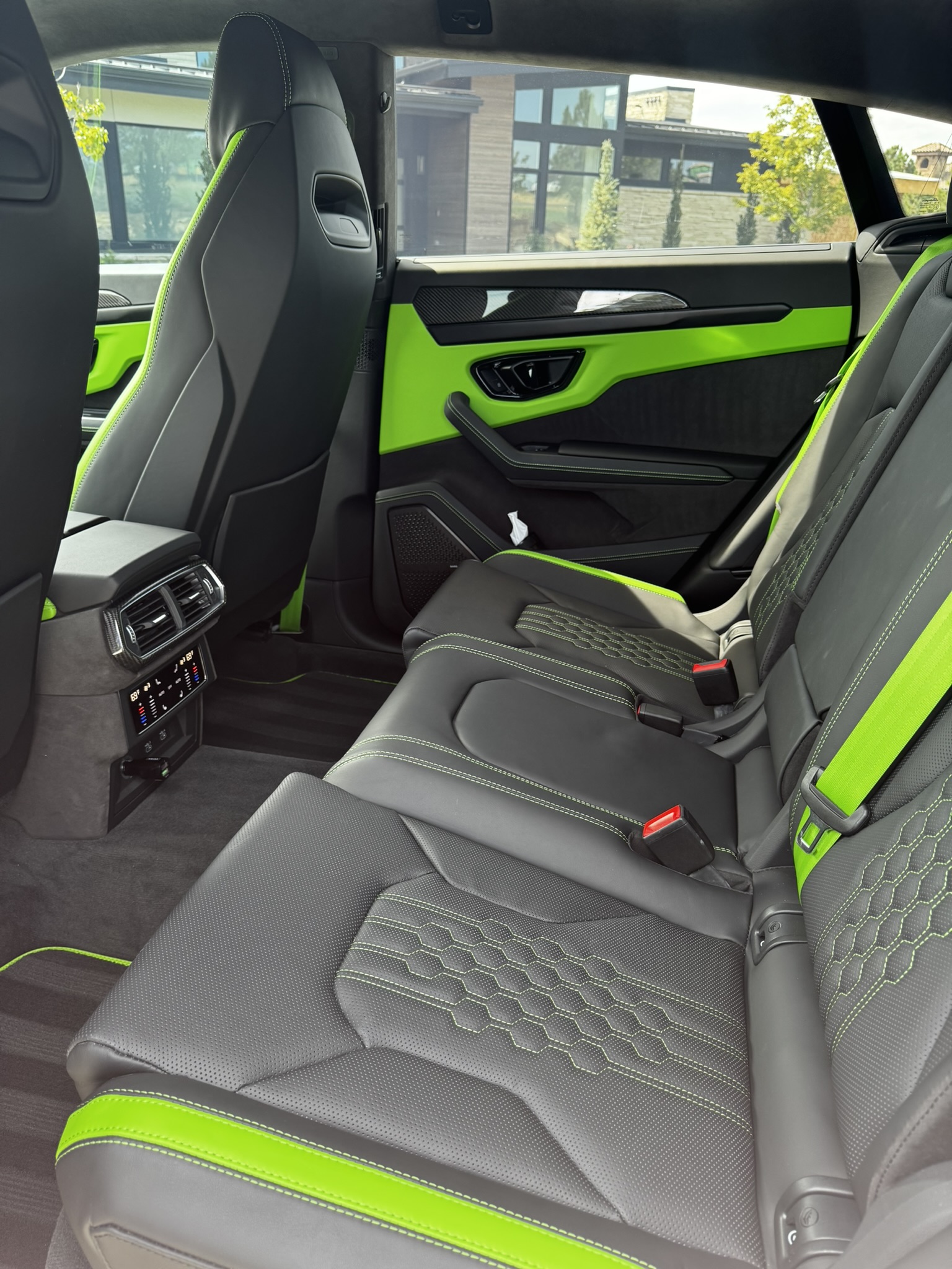 Used 2025 Lamborghini Urus SE AWD/4WD image 19