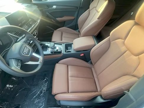Used 2024 Audi Q5 e Prestige w/ Prestige Package AWD/4WD image 8