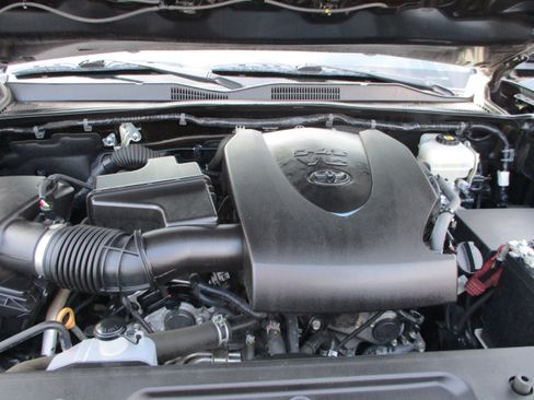 Used 2021 Toyota Tacoma TRD Off-Road w/ Technology Package image 28