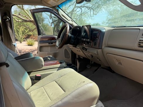 Used 2005 Ford F250 Lariat AWD/4WD image 9