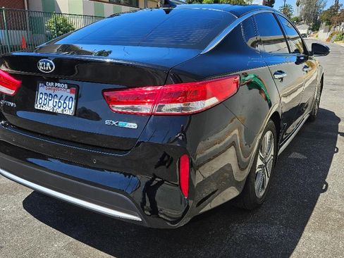 Used 2017 Kia Optima EX w/ Technology Package image 2