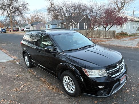 Used 2014 Dodge Journey SXT image 4