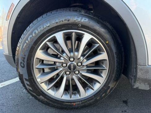 Used 2022 Lincoln Nautilus FWD w/ Premium Package image 15