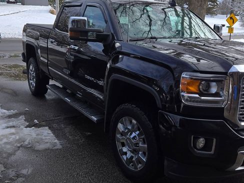 Used 2015 GMC Sierra 2500 Denali w/ Duramax Plus Package image 8