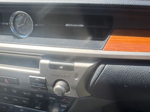 Used 2013 Lexus ES 300h image 4