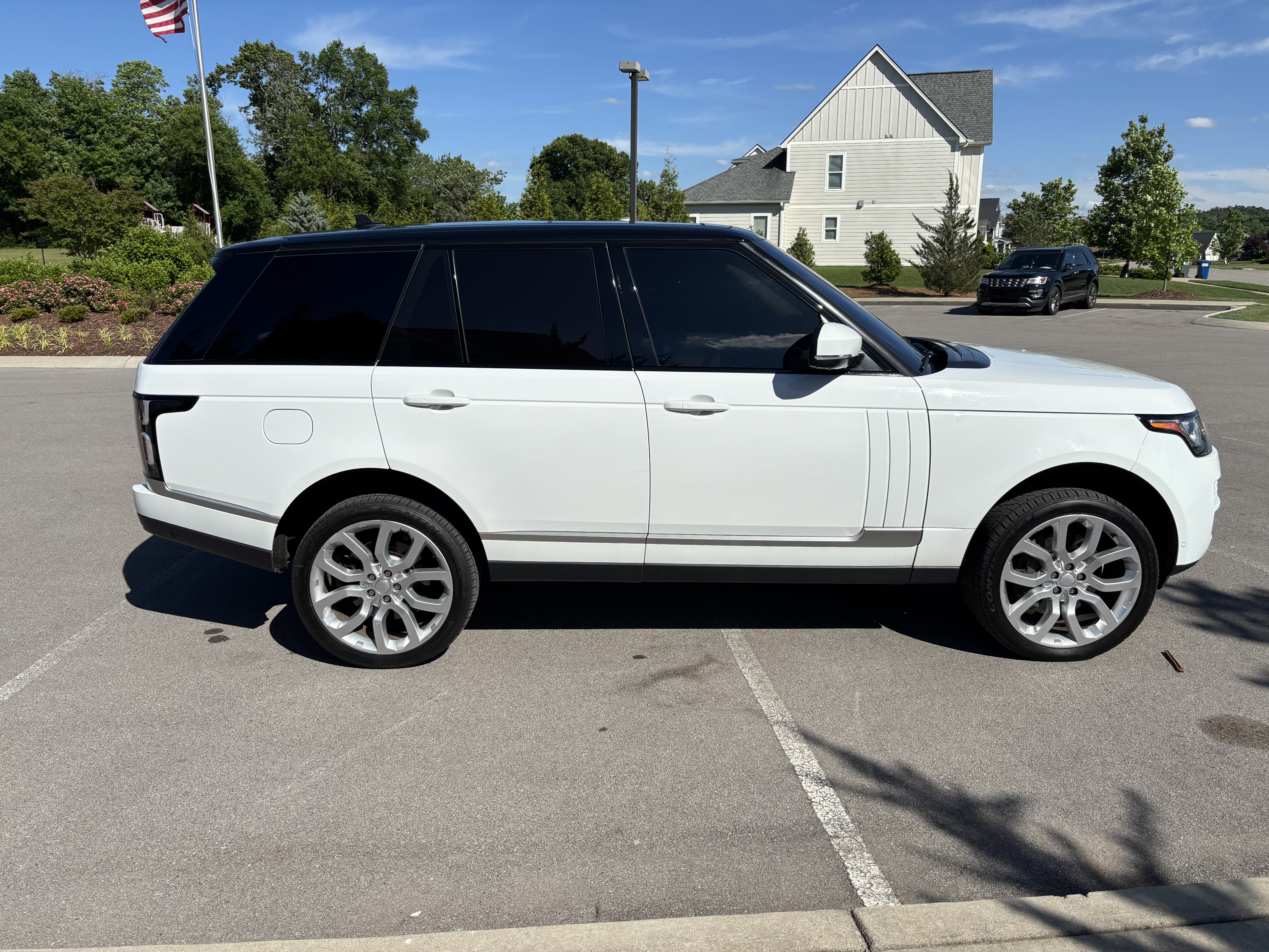 Used 2016 Land Rover Range Rover Supercharged AWD/4WD image 4
