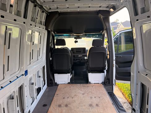 Used 2021 Mercedes-Benz Sprinter 2500 w/ Premium Package image 8