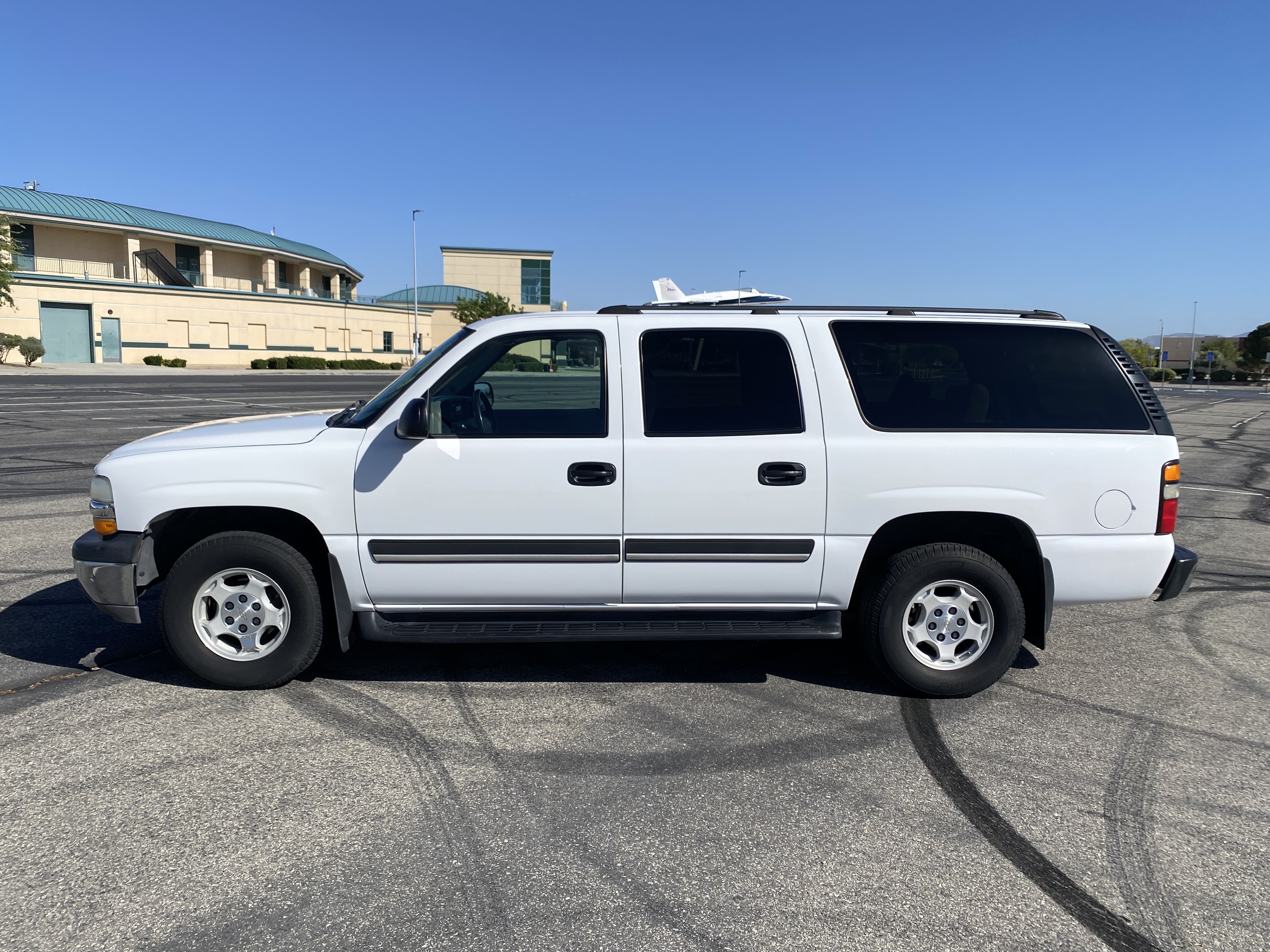Used 2004 Chevrolet Suburban LS w/ Preferred Equipment Group RWD image 4