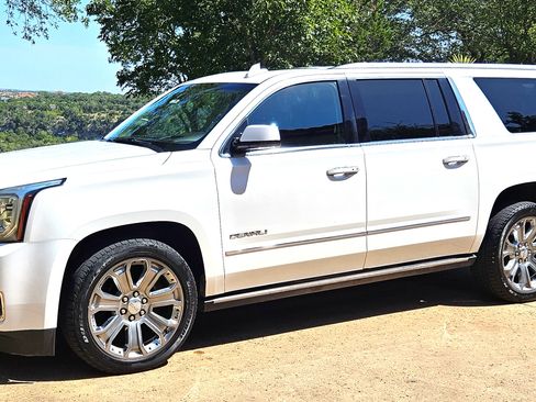 Used 2016 GMC Yukon XL Denali w/ Open Road Package AWD/4WD image 2
