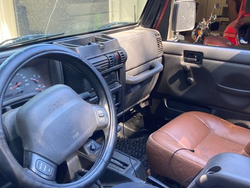 Used 2002 Jeep Wrangler X image 4