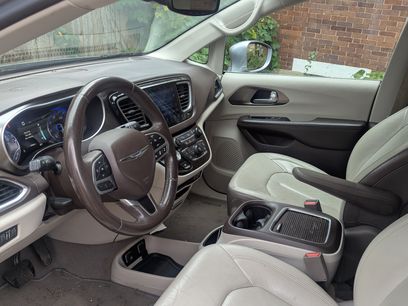 Used 2017 Chrysler Pacifica Touring-L Plus w/ Advanced Safetytec Group