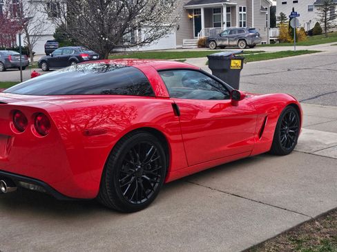 Used 2013 Chevrolet Corvette Coupe 2D image 2