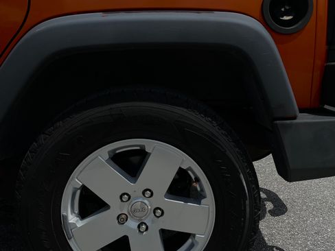 Used 2011 Jeep Wrangler Unlimited Sahara AWD/4WD image 12