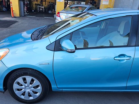 Used 2014 Toyota Prius C One image 9