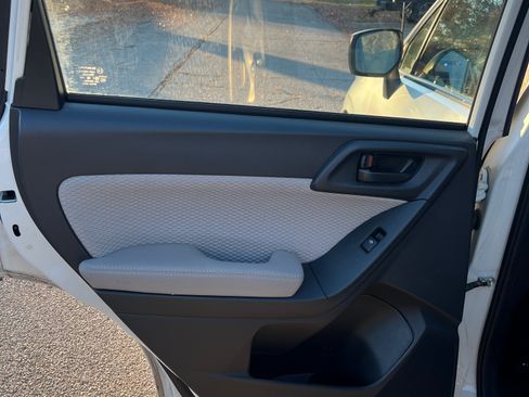 Used 2017 Subaru Forester 2.5i image 8