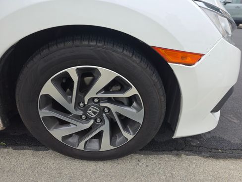 Used 2017 Honda Civic EX image 9