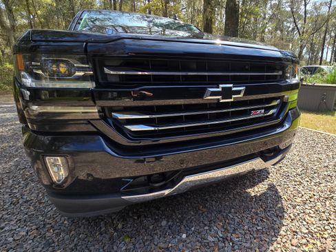 Used 2018 Chevrolet Silverado 1500 LTZ Z71 image 11