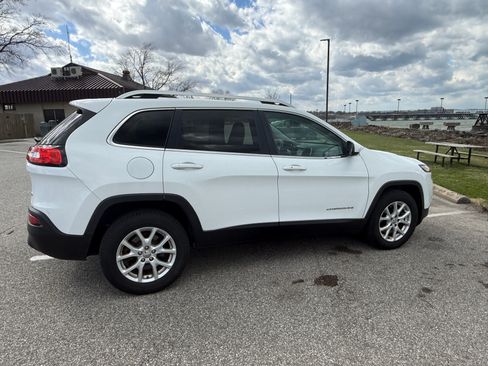 Used 2015 Jeep Cherokee Latitude w/ Comfort/Convenience Group image 2